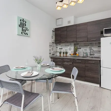 Turzycowa With Parking In By Renters Daire
