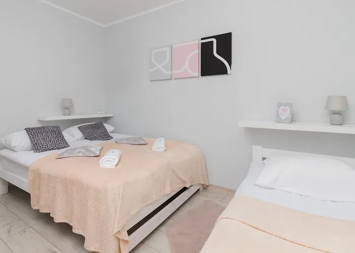 Turzycowa With Parking In By Renters *